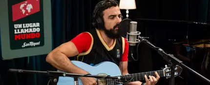 Huecco canta en ULLM 'Sube la copa' Huecco canta en ULLM 'Sube la copa'
