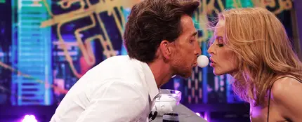 Pablo Motos y Kylie Minogue juegan al 'Efecto Bernoulli' Pablo Motos y Kylie Minogue juegan al 'Efecto Bernoulli'