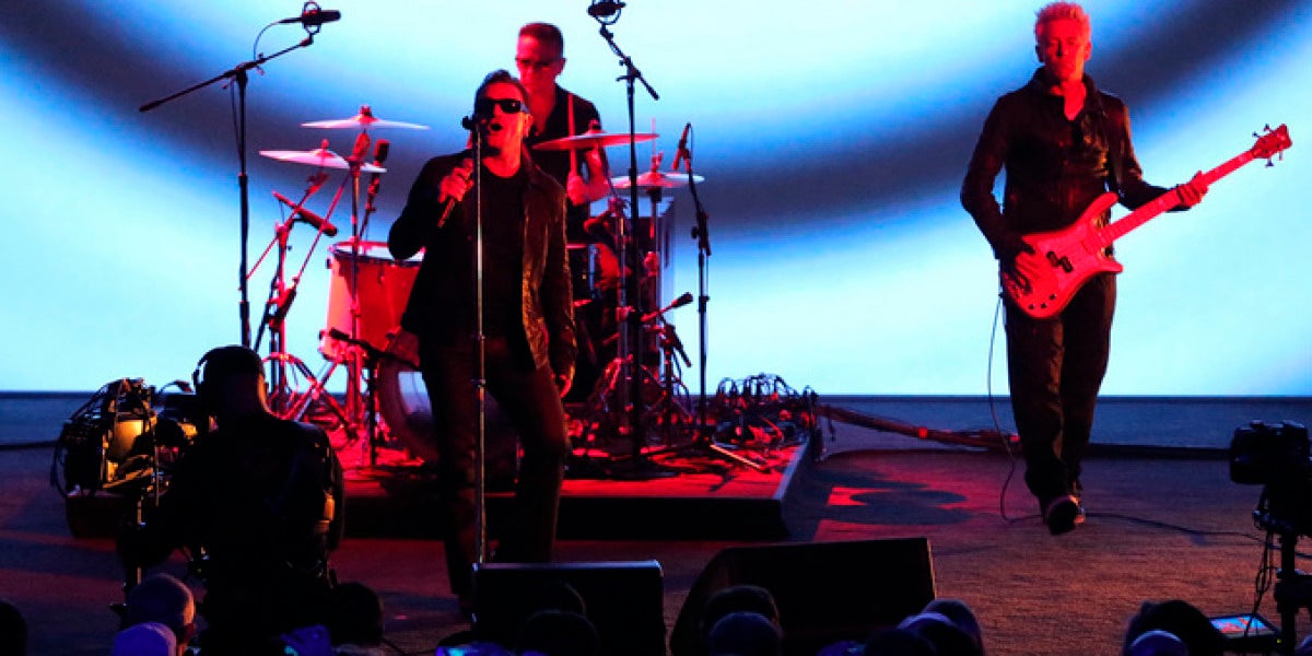 U2, en la presentación de Apple