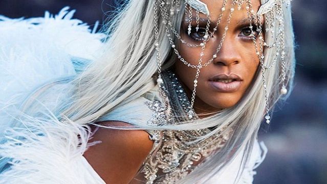 Rihanna posa para la revista Tush