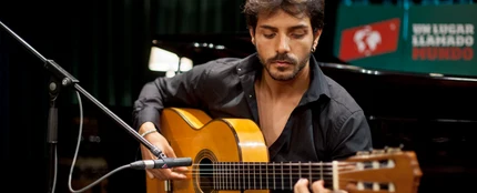 Juan Habichuela tocando la guitarra en ULLM Juan Habichuela tocando la guitarra en ULLM