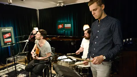 The Boxer Rebellion canta Diamons The Boxer Rebellion canta Diamons