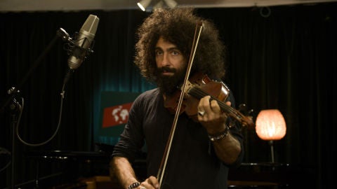 Ara Malikian tocando el viol&iacute;n
