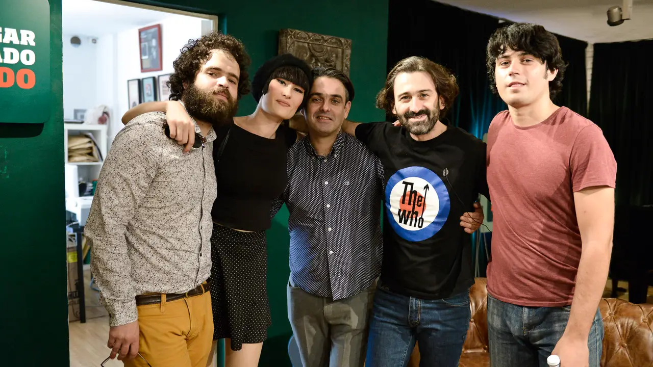 El grupo The limboos junto a Javier Limón en ULLM El grupo The limboos junto a Javier Limón en ULLM