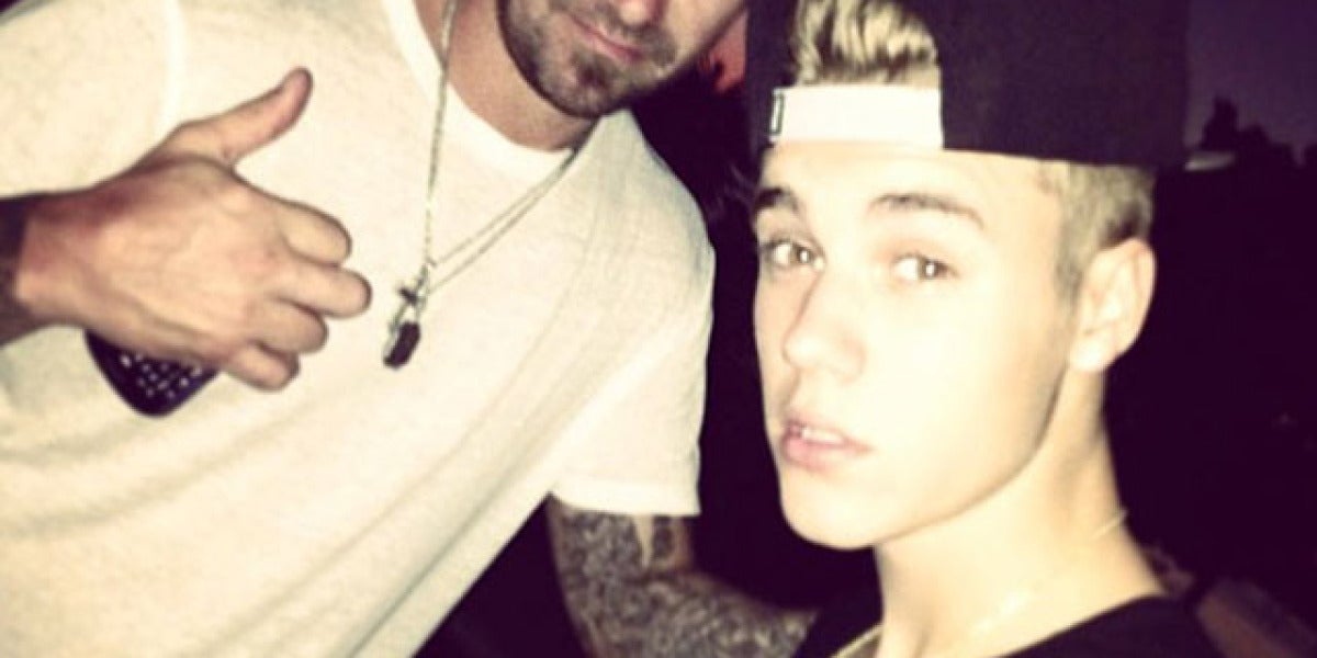 Justin, junto a su padre Jeremy Bieber