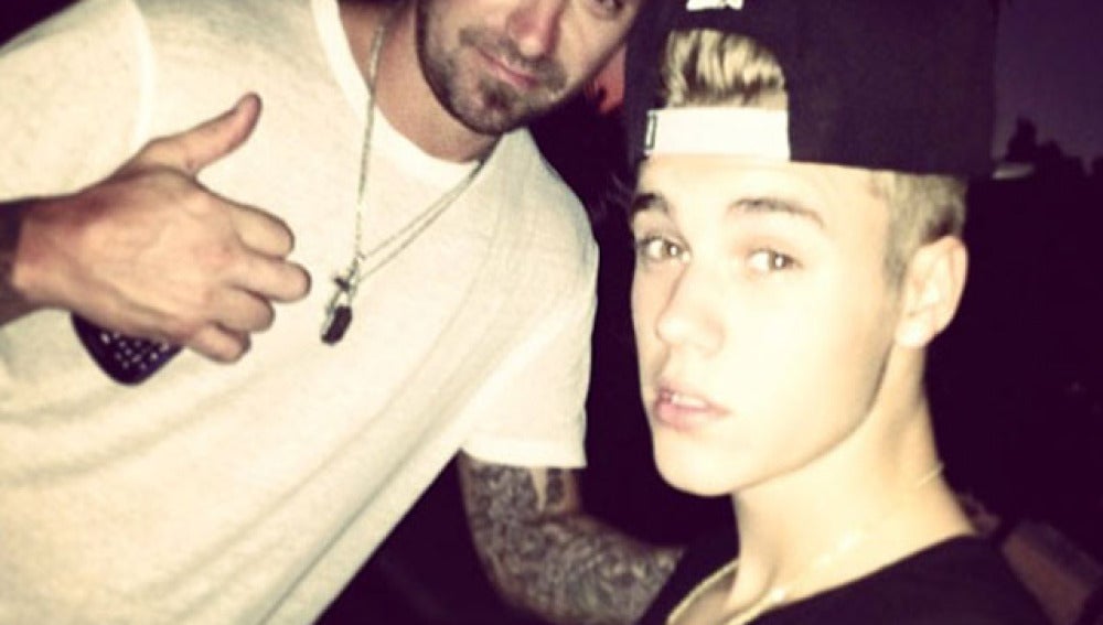 Justin, junto a su padre Jeremy Bieber