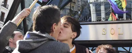 Gays y lesbianas en Sol contra la discriminación Gays y lesbianas en Sol contra la discriminación