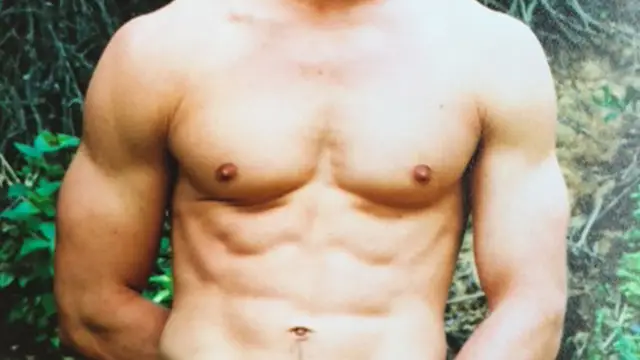 Taylor Kinney muy sexy