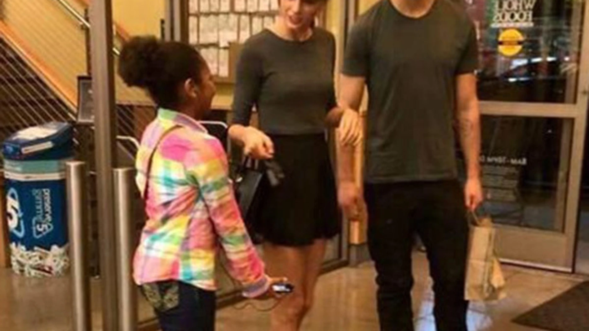 Taylor Swift y Calvin Harris pillados en una cita juntos Taylor Swift y Calvin Harris pillados en una cita juntos