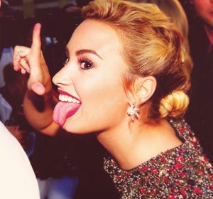 Demi Lovato posa 'like a rolling stone' Demi Lovato posa 'like a rolling stone'