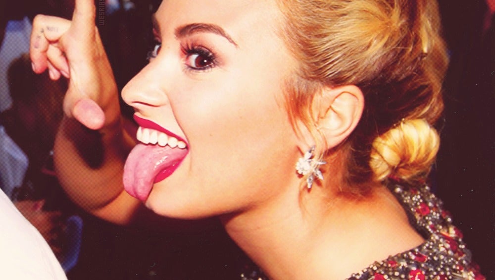 Demi Lovato posa 'like a rolling stone'