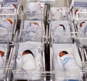 Bebés recién nacidos en el hospital Bebés recién nacidos en el hospital