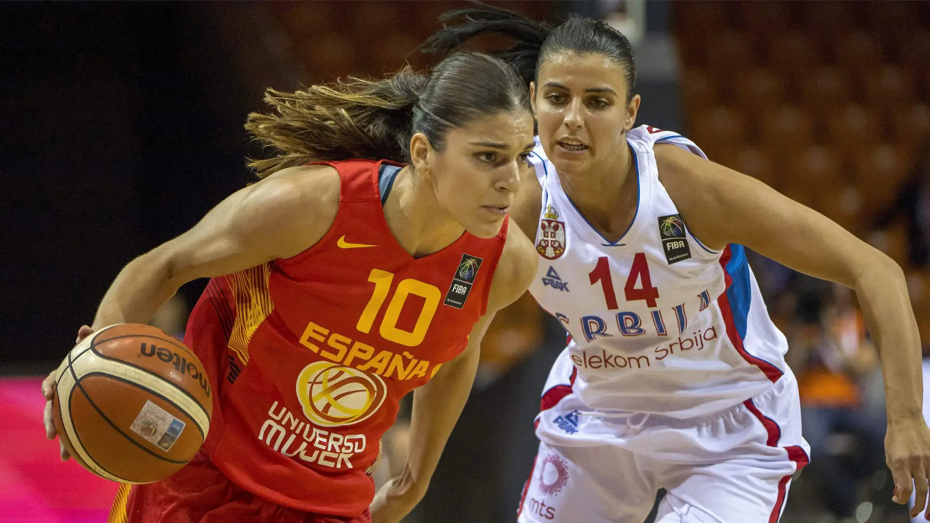 Marta Xargay encara a Ana Dabovic durante el Rusia - España del Eurobasket