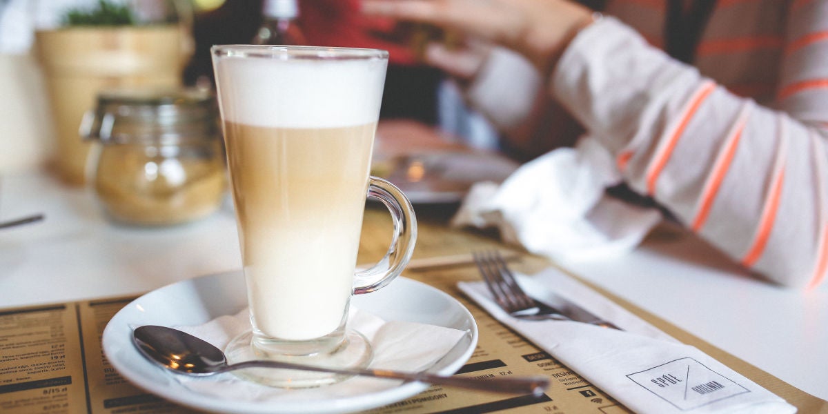 Beber café y dormir, SÍ SE PUEDE.