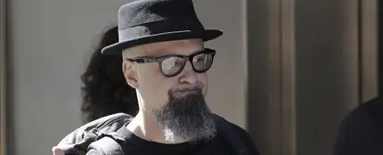 El líder de Def Con Dos, César Montaña Lehmann, César Strawberry, a su salida de la Audiencia Nacional El líder de Def Con Dos, César Montaña Lehmann, César Strawberry, a su salida de la Audiencia Nacional