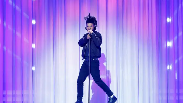 Adrián Rodríguez imita a The Weeknd