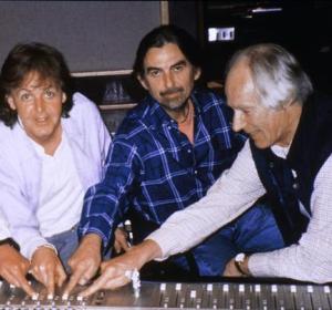 George Martin en los estudios de Abbey Road George Martin en los estudios de Abbey Road