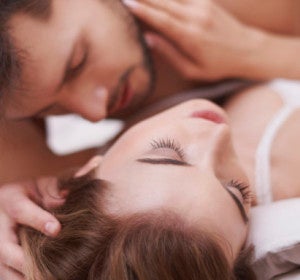 Pareja en la cama Pareja en la cama