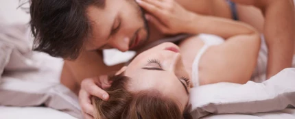 Pareja en la cama Pareja en la cama