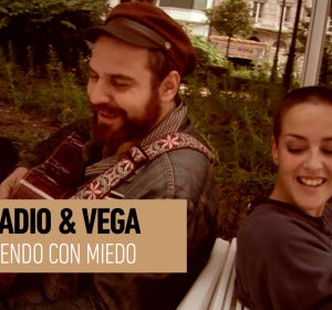 Sesión Ligera - Eladio y Los Seres Queridos & Vega - Viviendo con miedo- Esmerarte Sesión Ligera - Eladio y Los Seres Queridos & Vega - Viviendo con miedo- Esmerarte