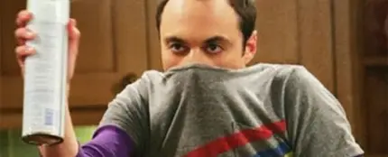 Sheldon con un ambientador Sheldon con un ambientador