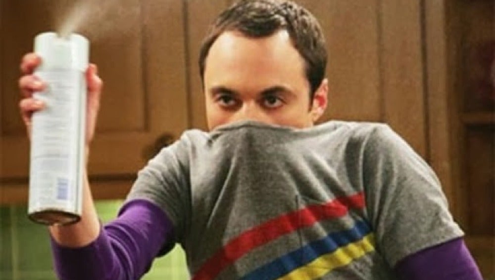 Sheldon con un ambientador