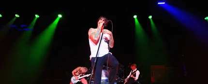Red Hot Chili Peppers durante su actuación en el programa de Mark Cuban en AXS TV Red Hot Chili Peppers durante su actuación en el programa de Mark Cuban en AXS TV