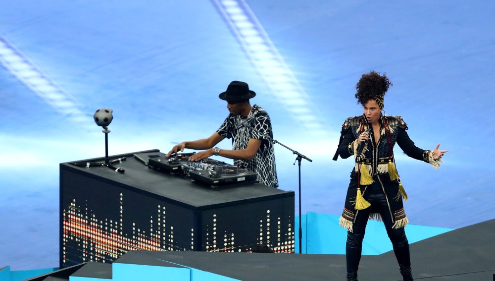 Alicia Keys abrió el show de la final de la Champions League