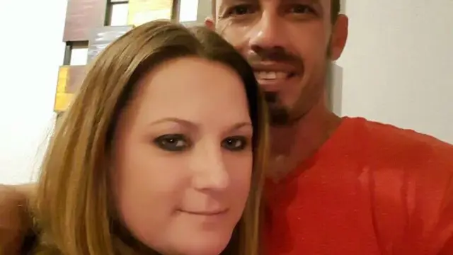 Jennifer Mulford y Brad Leeson mantienen una relación de amamantamiento adulto