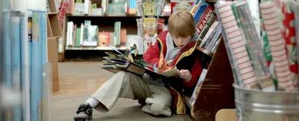 Niño leyendo Niño leyendo