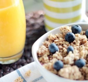 Bol de cereales con fruta Bol de cereales con fruta