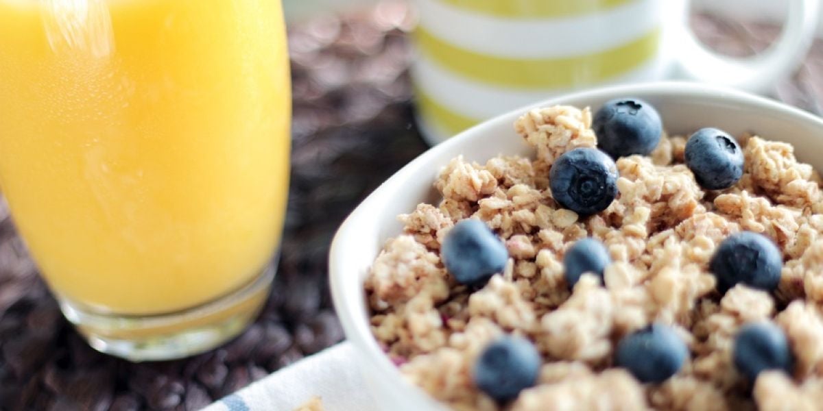 Bol de cereales con fruta