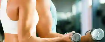 Pareja en el gimnasio Pareja en el gimnasio