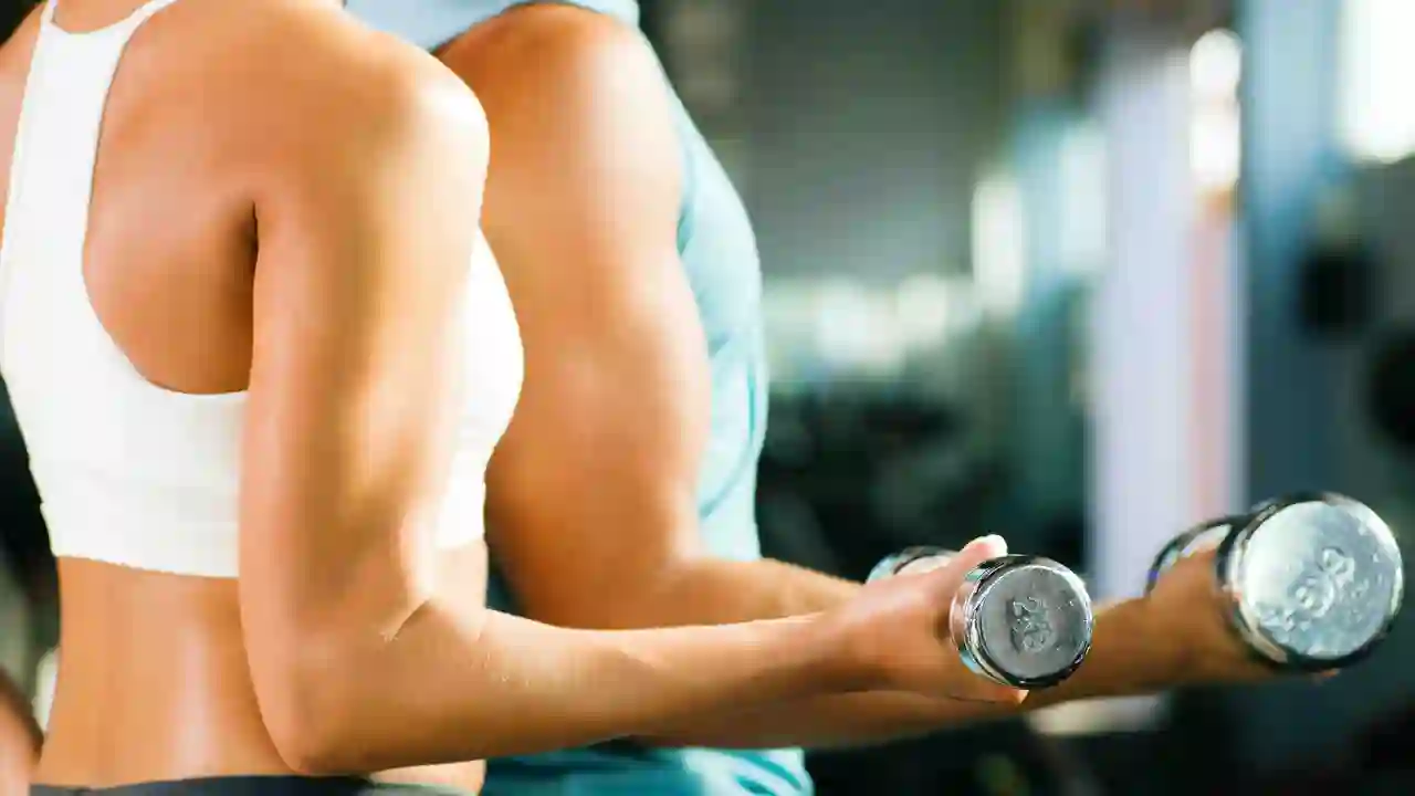 Pareja en el gimnasio Pareja en el gimnasio