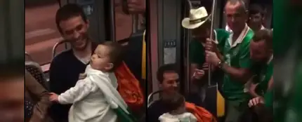 Aficionados irlandeses cantan una nana a un bebé Aficionados irlandeses cantan una nana a un bebé