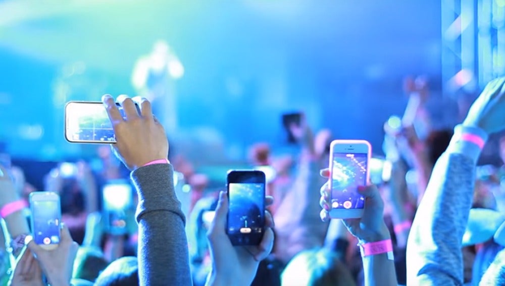 Smartphones grabando en un concierto