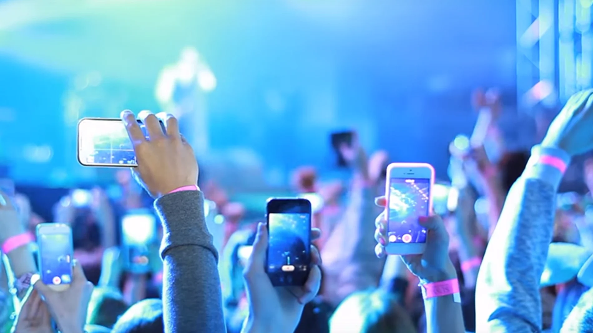 Smartphones grabando en un concierto Smartphones grabando en un concierto