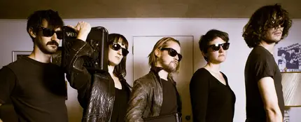 Macaulay Culkin es el líder de la banda The Pizza Underground Macaulay Culkin es el líder de la banda The Pizza Underground