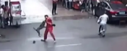 Un perro ataca a 20 personas en China Un perro ataca a 20 personas en China
