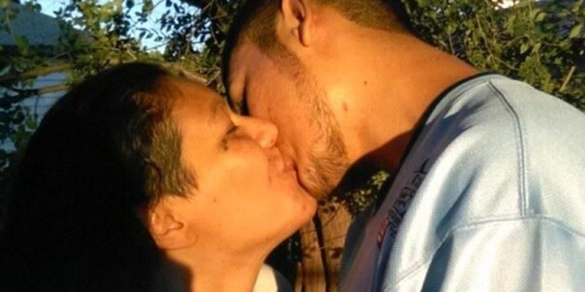 Mónica y Caleb, madre e hijo, mantienen una relación incestuosa