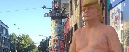 Una de las esculturas de Donald Trump desnudo