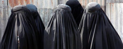 Mujeres llevando burka