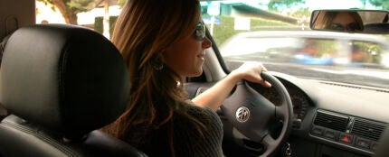 Mujer conduciendo Mujer conduciendo