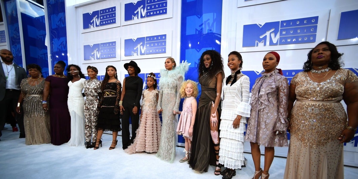 Beyoncé junto a las madres que han perdido a sus hijos víctimas de la brutalidad policial
