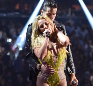 Britney Spears y G-Eazy durante su actuación en los MTV VMAs 2016 Britney Spears y G-Eazy durante su actuación en los MTV VMAs 2016
