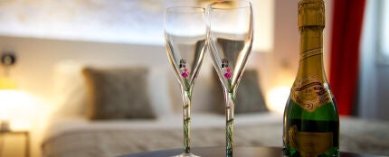 Champagne en habitaci&oacute;n de hotel