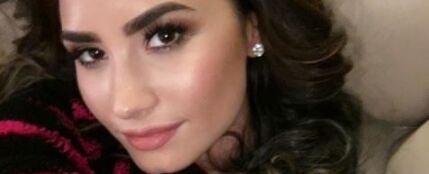 Demi Lovato se hace un selfie muy sexy 