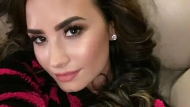 Demi Lovato se hace un selfie muy sexy