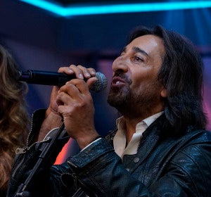 Emilio Aragón estrena sección en 'El Hormiguero' versionando a Nino Bravo junto a Antonio Carmona y Alba Molina Emilio Aragón estrena sección en 'El Hormiguero' versionando a Nino Bravo junto a Antonio Carmona y Alba Molina