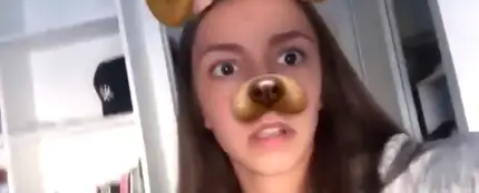 La cara de la chica cuando ve el fantasma en su vídeo La cara de la chica cuando ve el fantasma en su vídeo